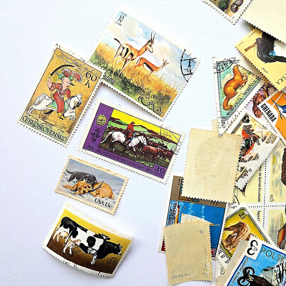 Mystery Lot 200+ VINTAGE International Postage Stamp Collection, New & Cancelled - Picture 14 of 14